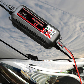 MOTOPOWER packaging and manual illustrating included accessories and setup