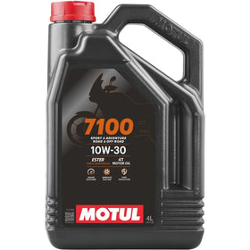 Motul 7100 front packaging showing label and benefit of protection