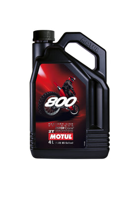 Motul 800-2T front packaging showing label and volume, brand protects high-performance engines