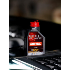 Motul 8100 Power close-up oil texture highlighting ester-based viscosity