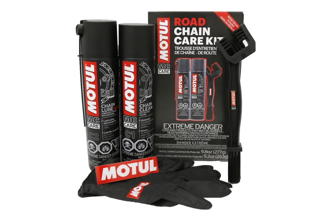 Motul kit front packaging showing bottles and tools, clear identification and compact storage benefit