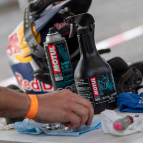 Motul MC Care E2 1L bottle size comparison showing convenient volume