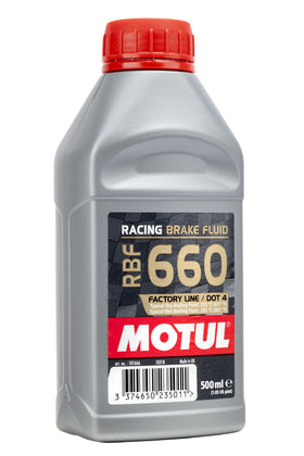 Motul RBF 660 nozzle close-up highlighting cap seal and easy pour control for clean refills