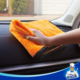 MR.SIGA stacked six towels in a garage lifestyle scene for organized detailing