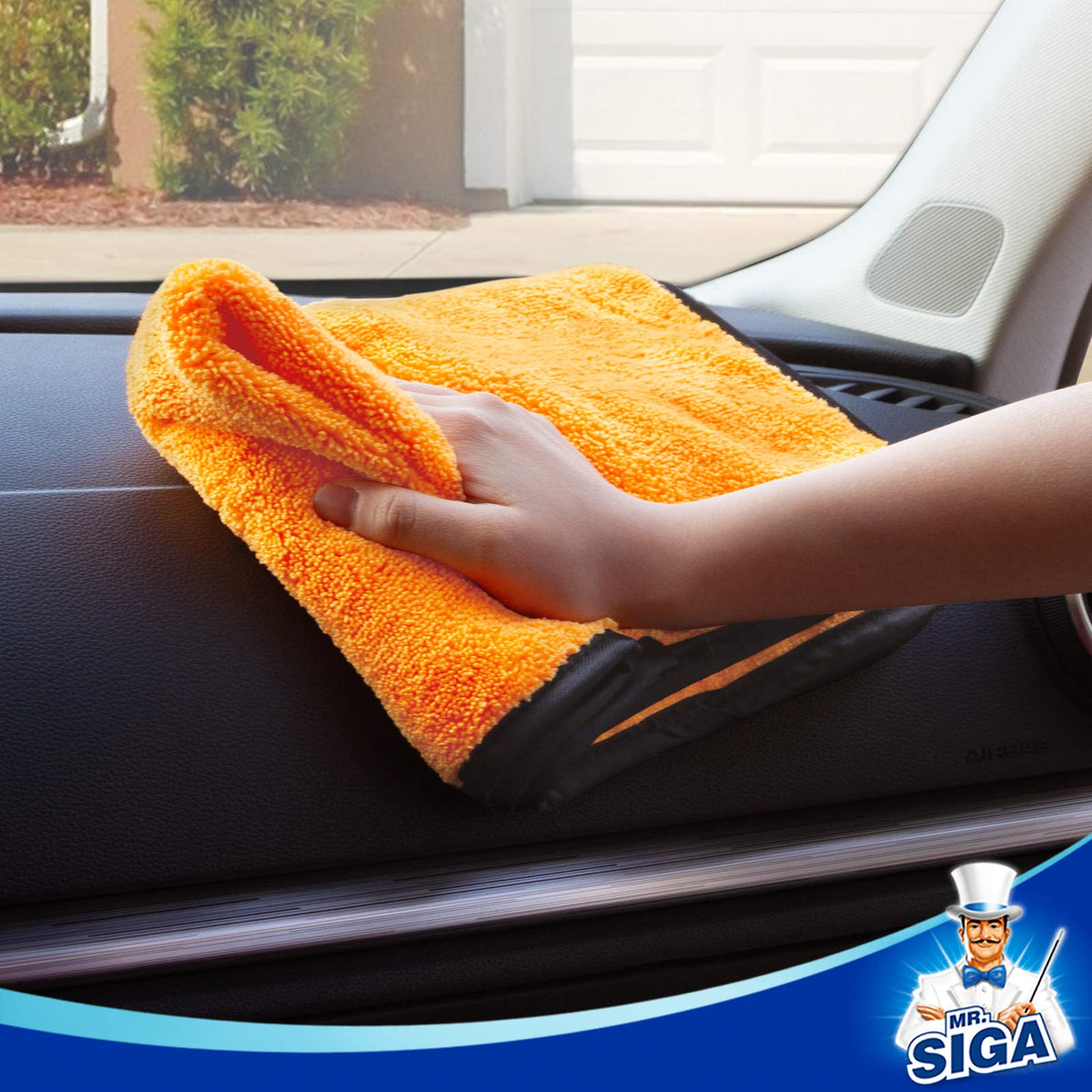 MR.SIGA towel in use washing car painted panel for scratch-free cleaning