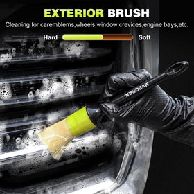 MVEQRRN small deep brushes in a seam removing trapped dirt for precise cleaning