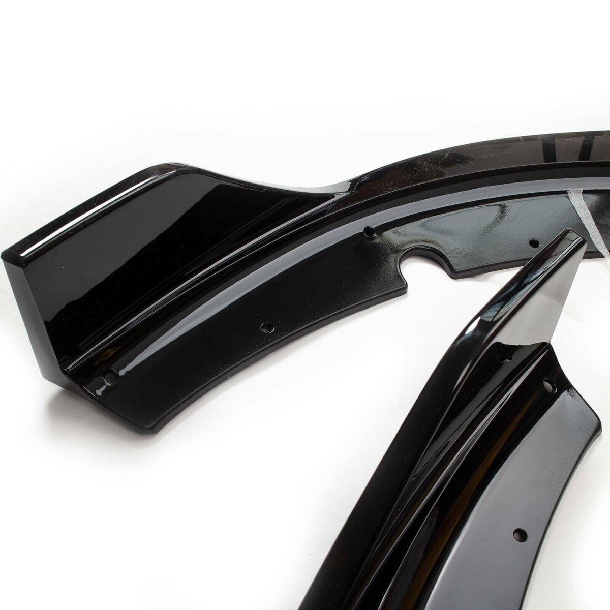 NeespoC packaging and mounting parts showing ready-to-install convenience benefit