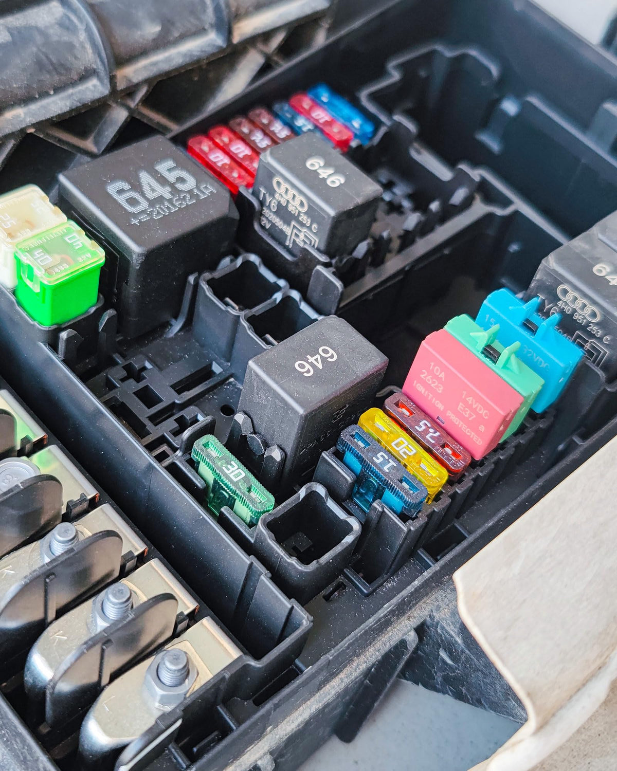 Nerites in-use image of fuse installed in dashboard protecting vehicle circuits