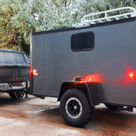 Nilight illuminated on trailer at night showing clear edge marking for other drivers