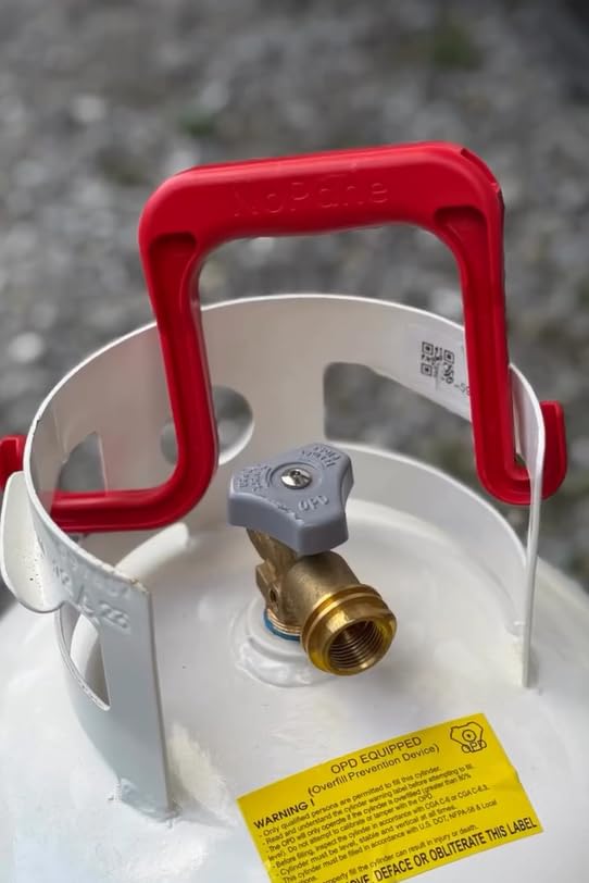 NoPane handle on 30 lb tank demonstrating universal fit and stability