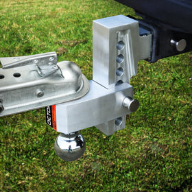 octora labeled capacity sticker showing GTW and tongue weight ratings for safe towing