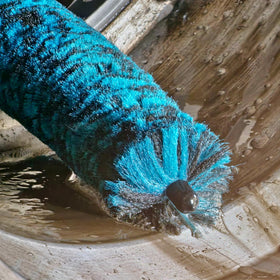 oesee wheel wash mitt close-up showing soft fibers for scratch protection