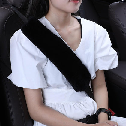 OGLAND front packaging showing two sheepskin seatbelt covers and benefits of comfort