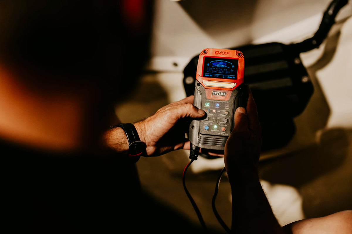 OPTIMA D400+ illuminated LCD and four-color LED status for precise monitoring