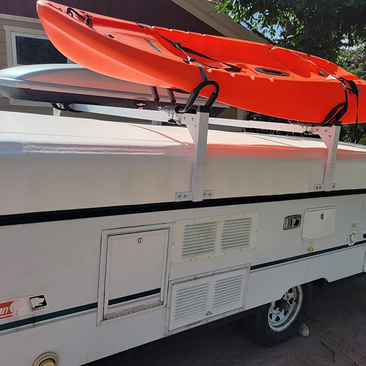 OUTPRIZE scale comparison with person showing rack size and capacity
