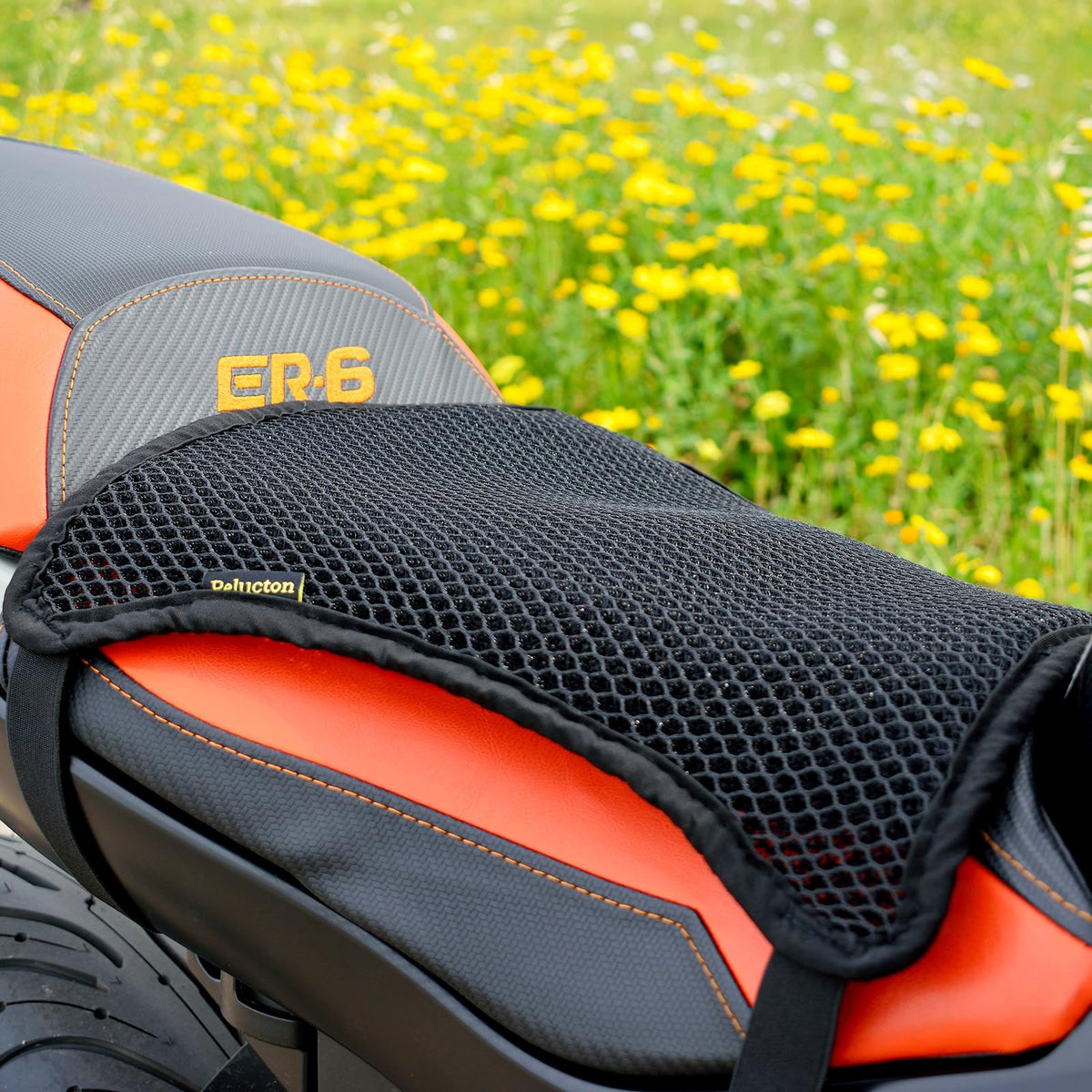 Pelucton on motorcycle during urban commute enhances rider comfort