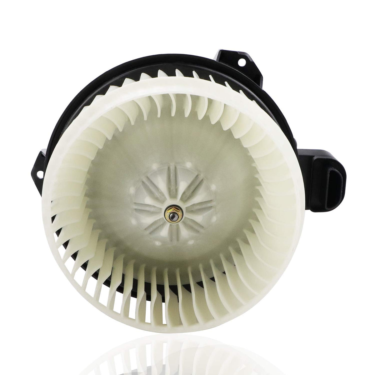 PetMigo close-up of fan blades highlighting balanced design for quieter airflow