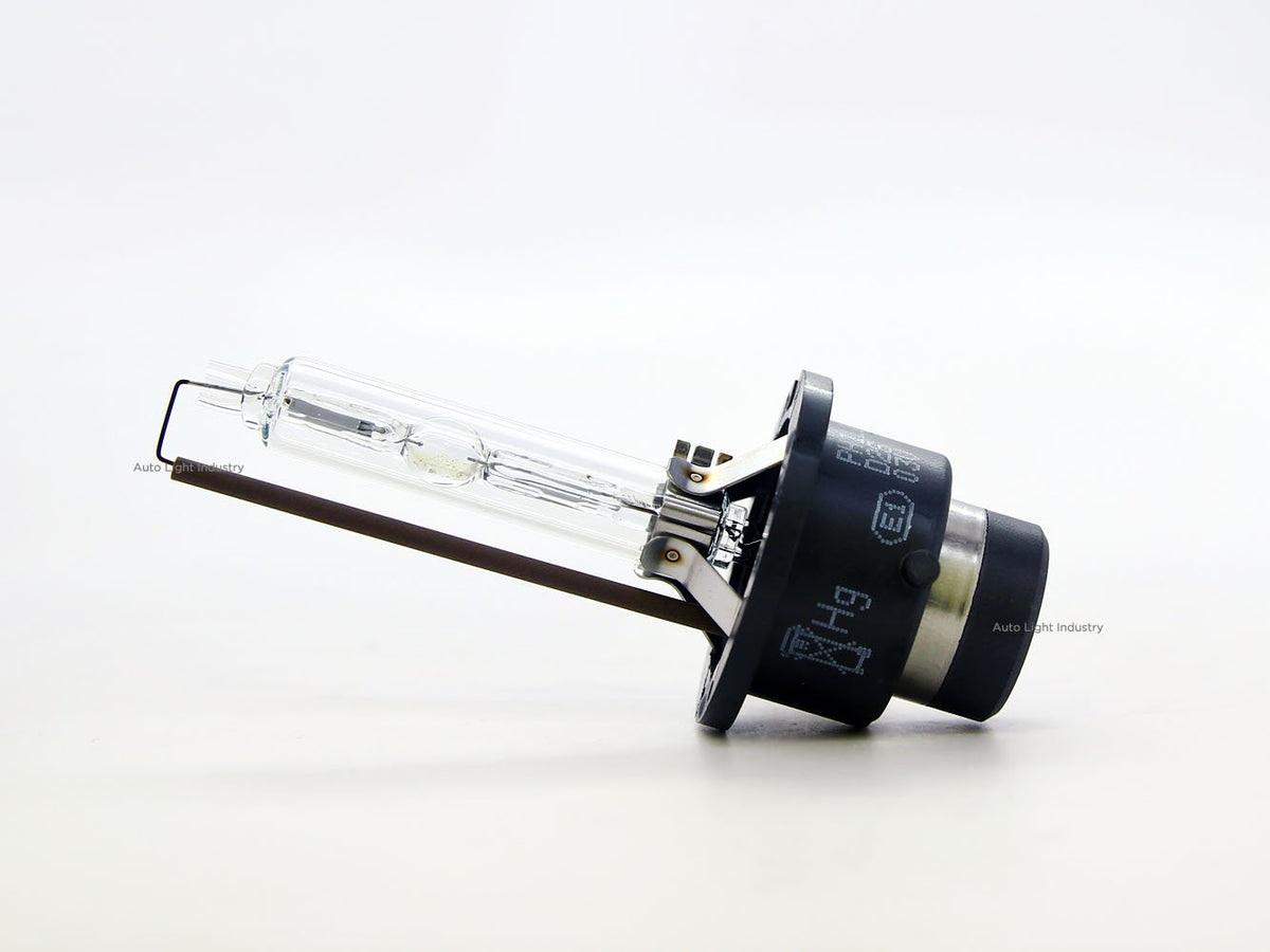 PHILIPS D2S 85122 installed in headlight assembly demonstrating balanced white illumination