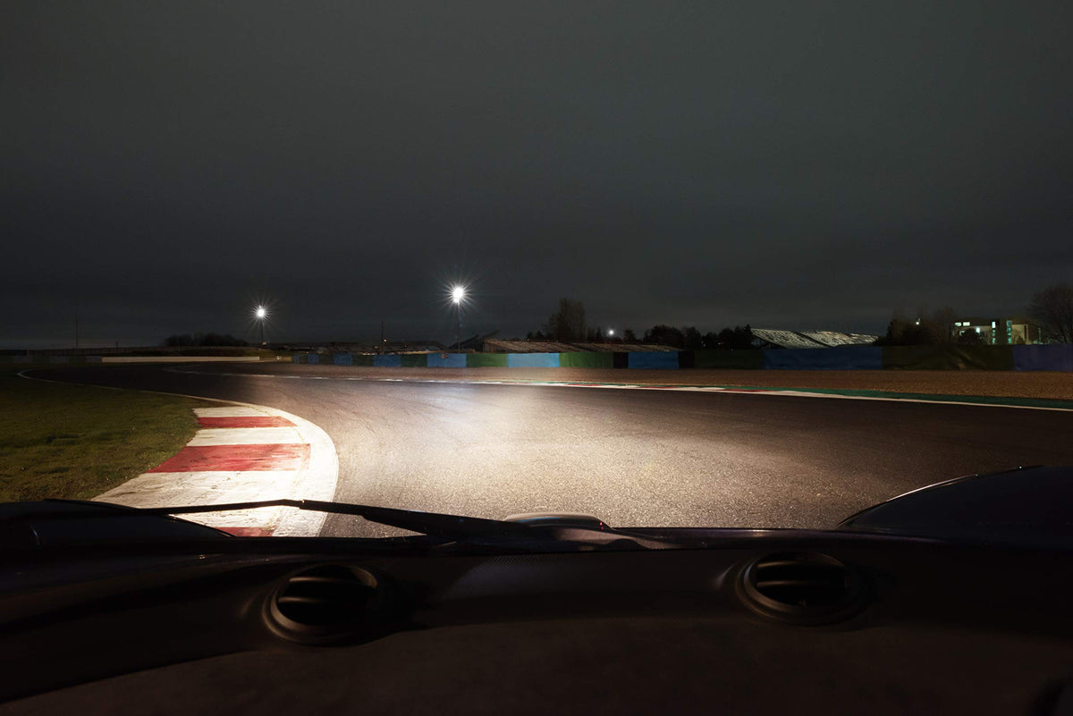 PHILIPS RacingVision GT200 used in night driving lifestyle scene improving visibility