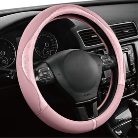 PIC AUTO hand holding wheel highlighting ergonomic grip for reduced fatigue