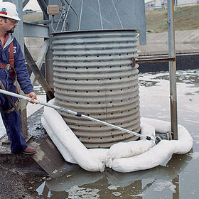 PIG oil booms linked in series extending containment length for larger spills