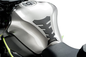 Puig 4051C close-up of carbon texture highlighting durable finish and scratch resistance