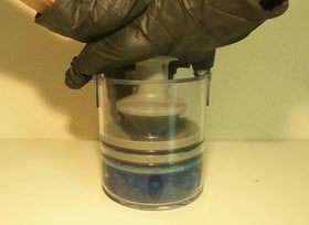 QUICKLO top cap and piston detail illustrating sturdy construction and easy press