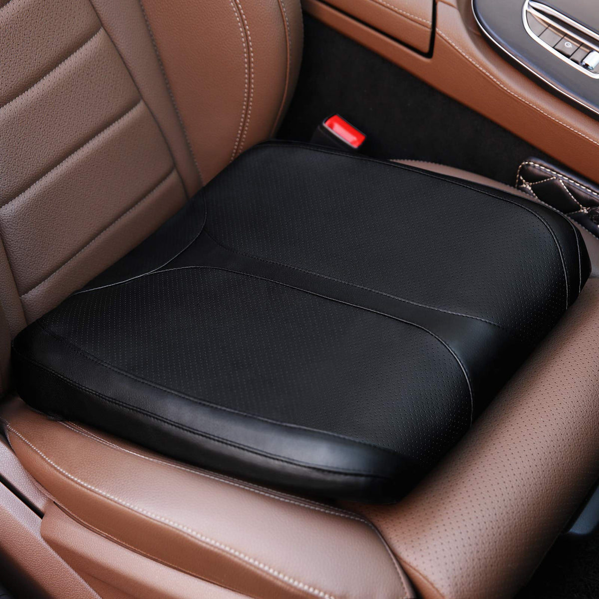 QYILAY front view of cushion showing ergonomic wedge and improved posture