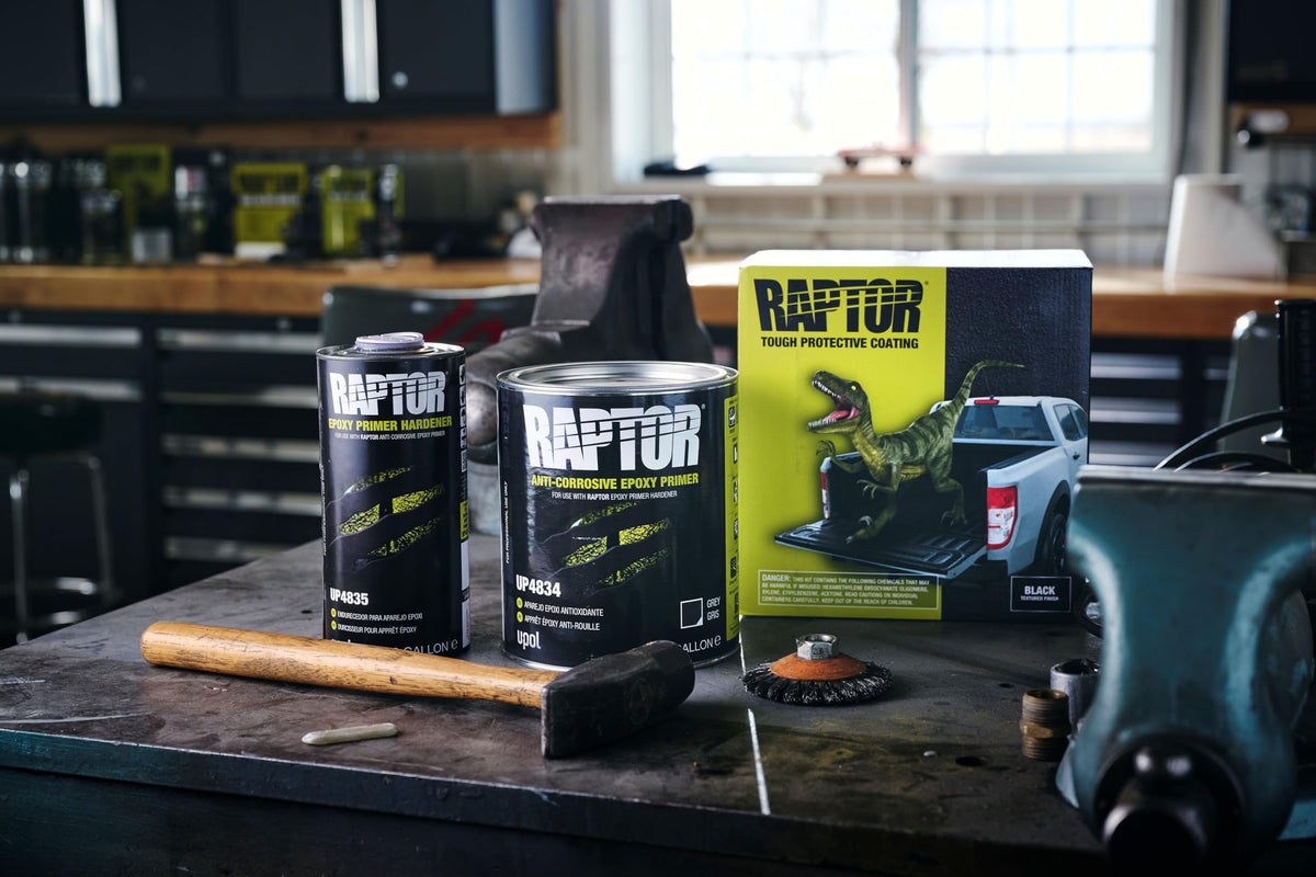 RAPTOR spray gun close-up with included parts for fast application