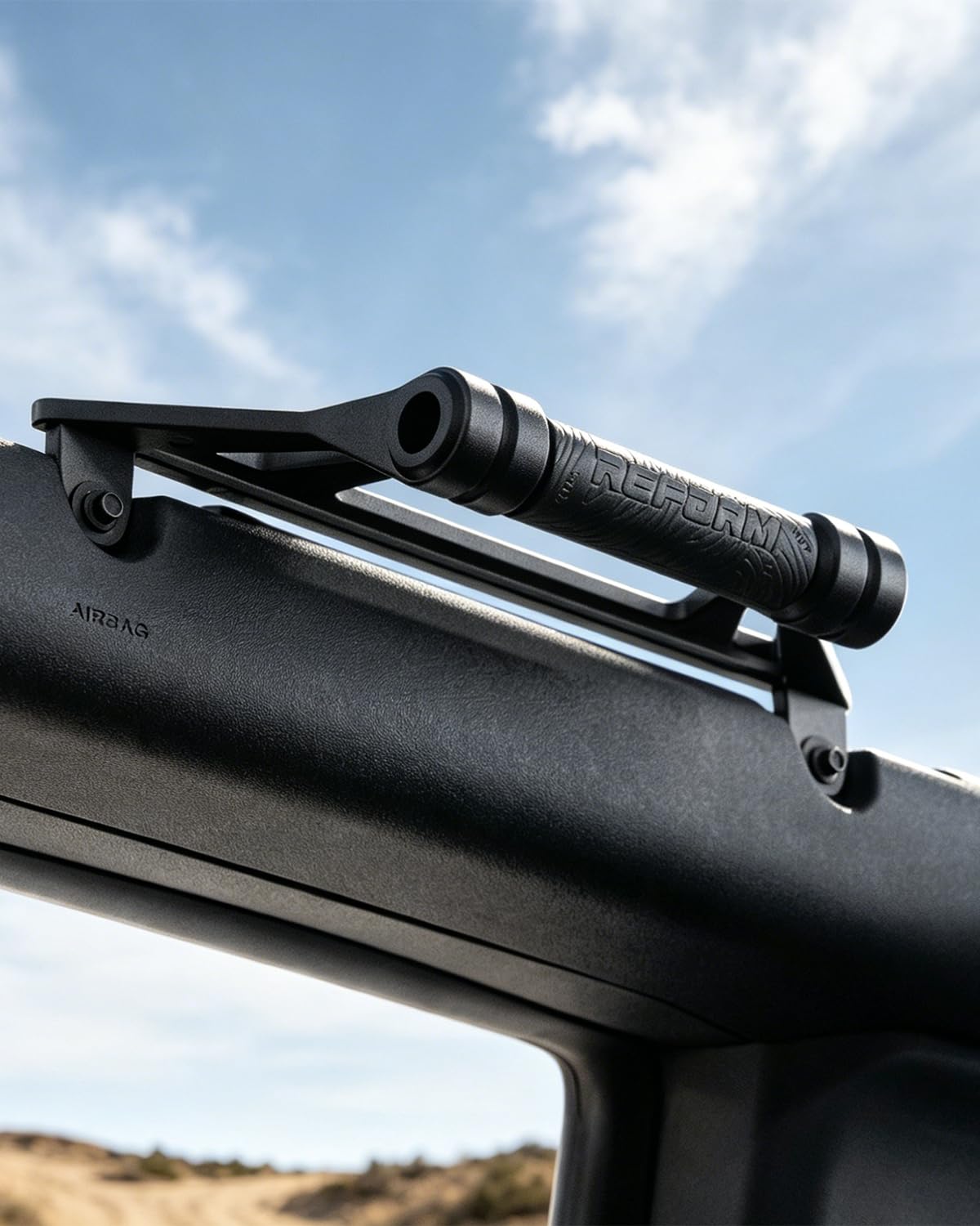 REFORM DESIGN close-up of contour line rubber grip for comfort