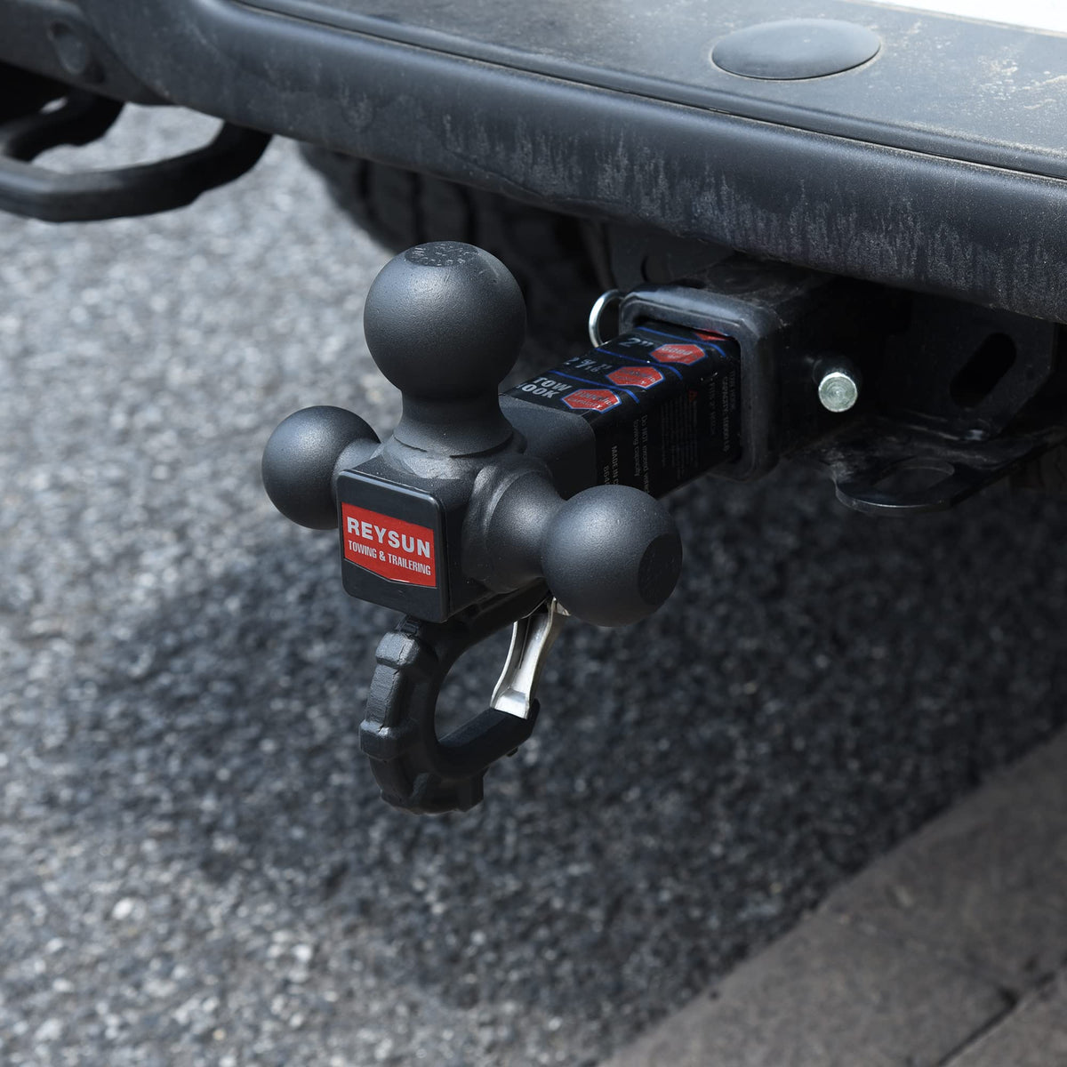 REYSUN close-up of self-locking mechanism showing easy one-click secure installation benefit