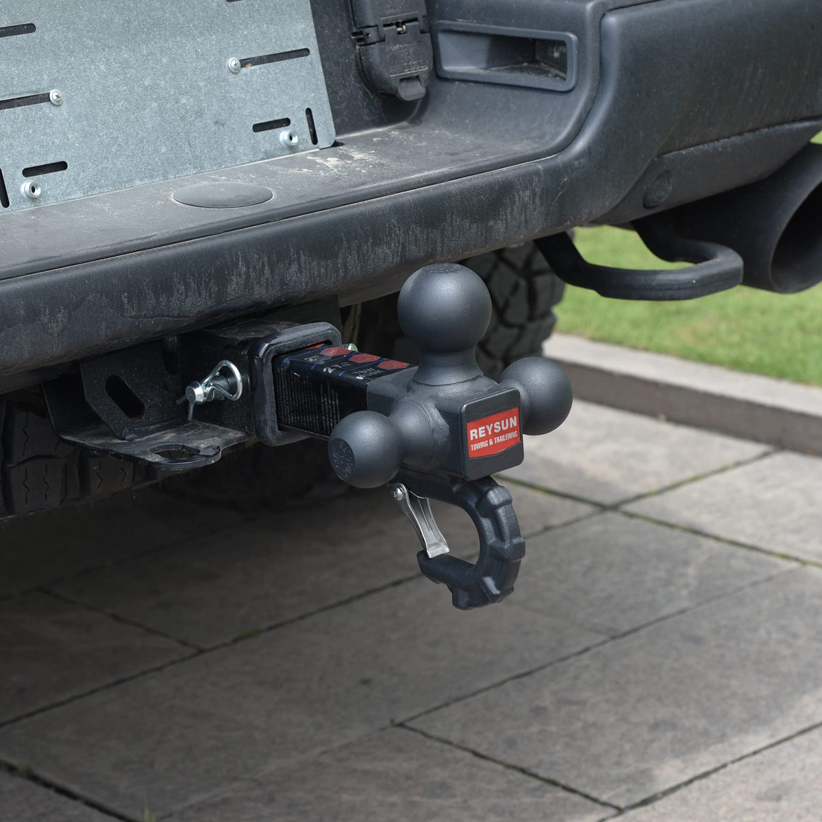 REYSUN detailed view of tow hook and three balls showing forged construction for safety