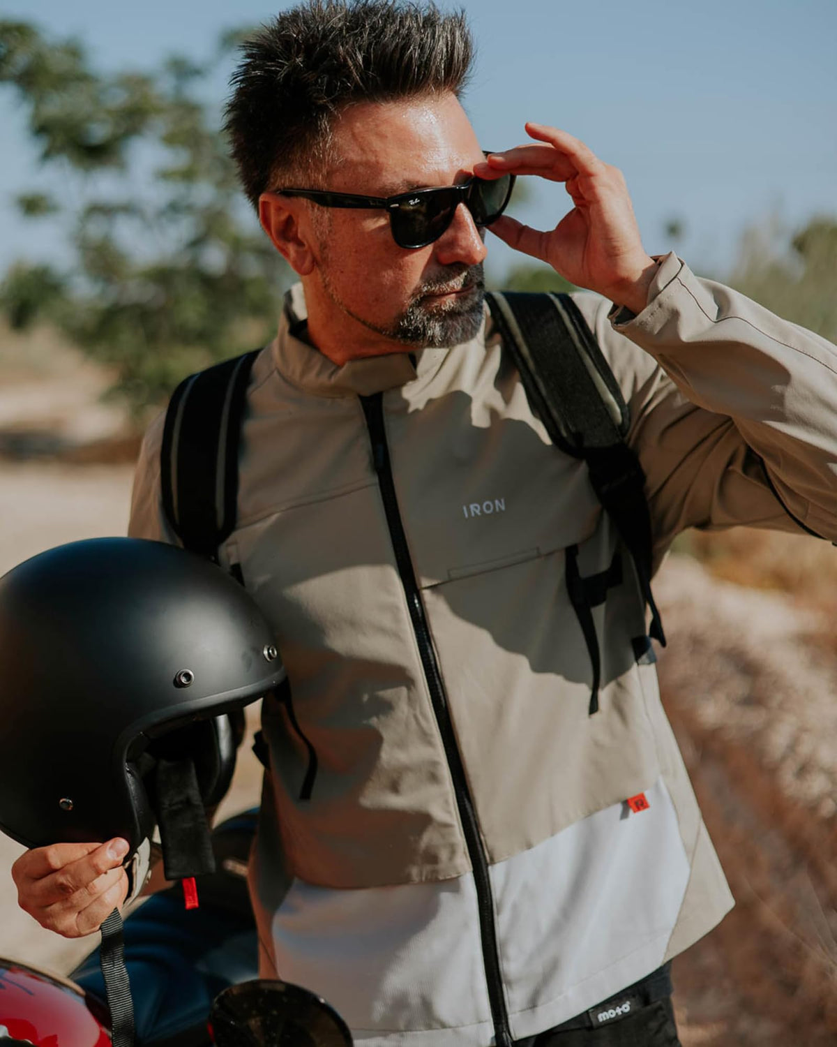 RIDEIRON internal mesh lining highlighting moisture-wicking comfort on long rides