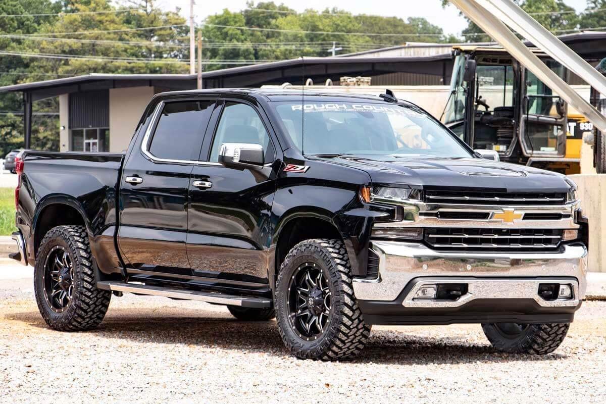 Rough Country detail showing improved CV boot clearance and reduced axle stress benefit