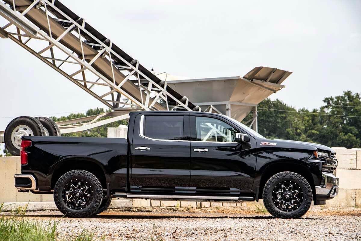 Rough Country installed kit on Silverado showing leveled front and ability to fit larger tires