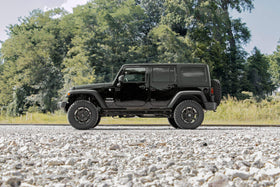 Rough Country tire fitment demo showing larger tire compatibility benefit