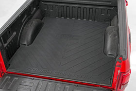 Rough Country RCM671 front view showing full 5.5 ft bed coverage and rugged look