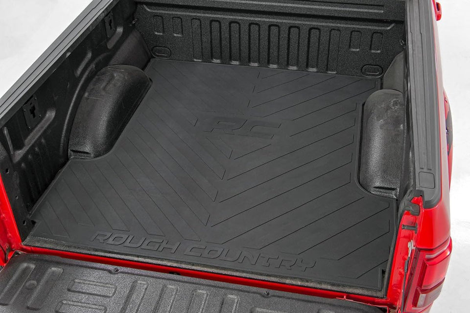 Rough Country RCM671 front view showing full 5.5 ft bed coverage and rugged look