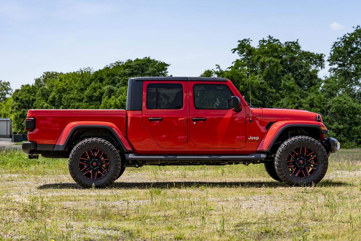 Rough Country scale comparison of stock versus leveled Gladiator showing added tire clearance