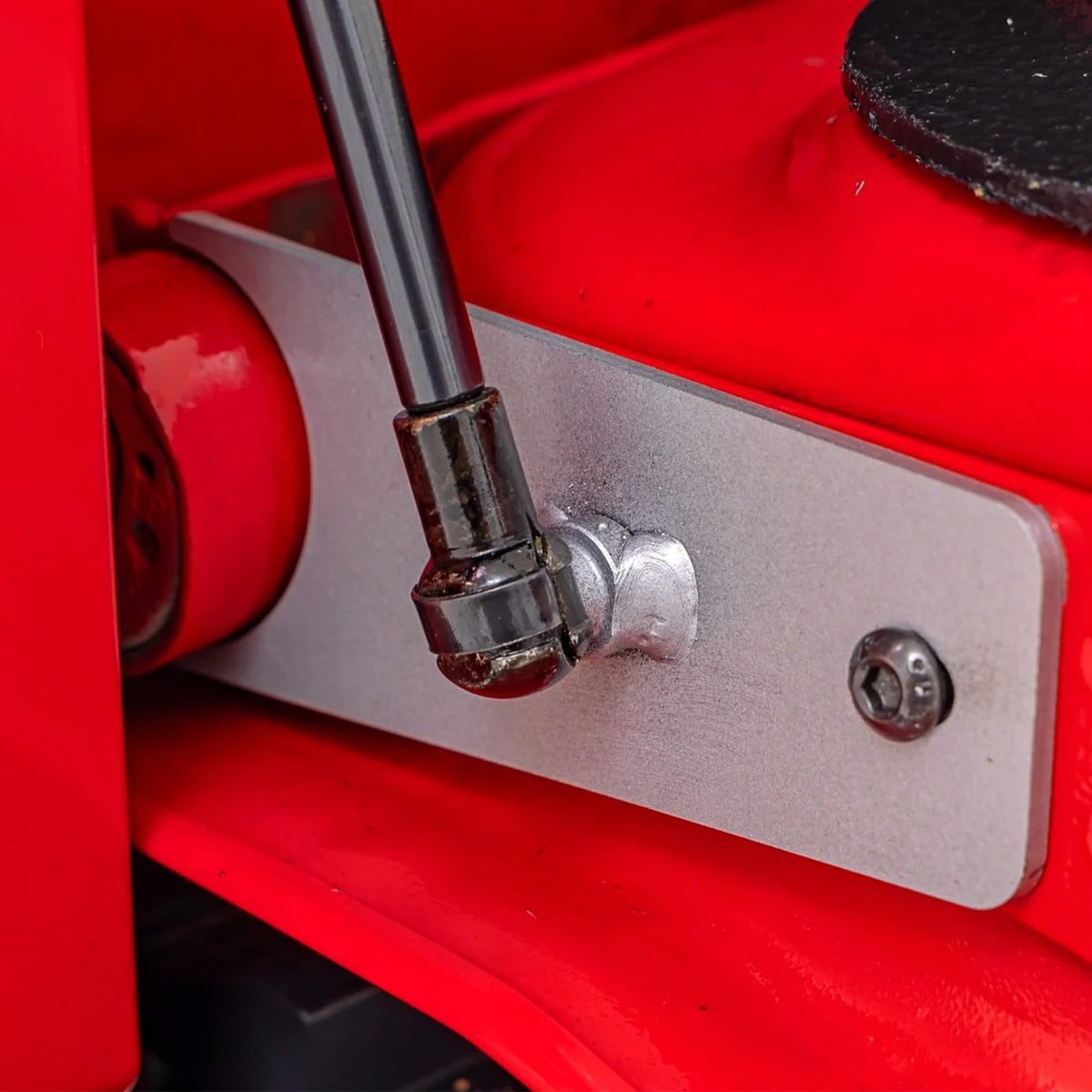 Rough Country installed on driver side of Silverado illustrating no-drill bolt-on convenience