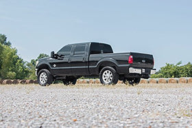 Rough Country showing tire clearance with 33-inch tire for extra clearance