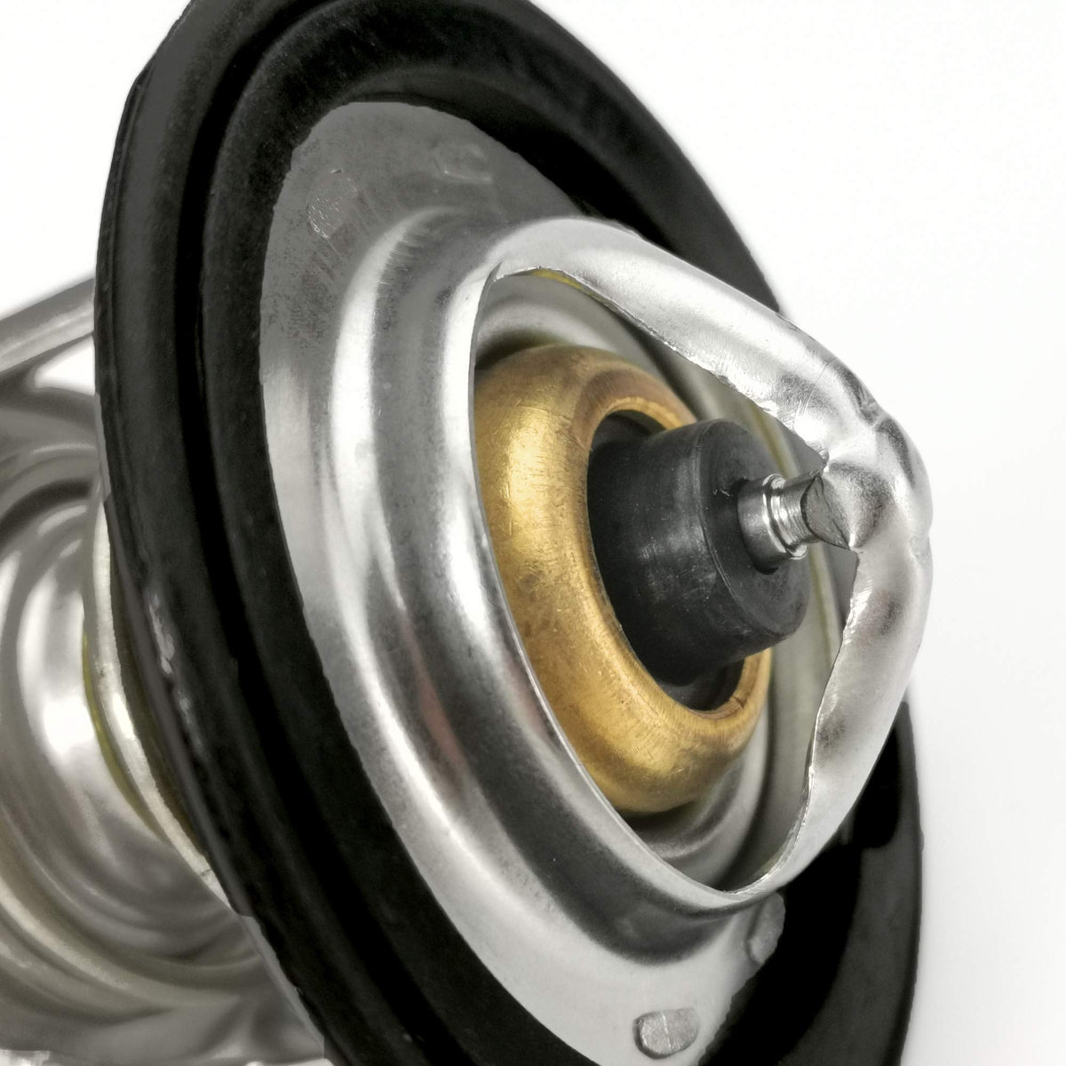 ROVIKE thermostat metal detail highlighting corrosion-resistant material benefit