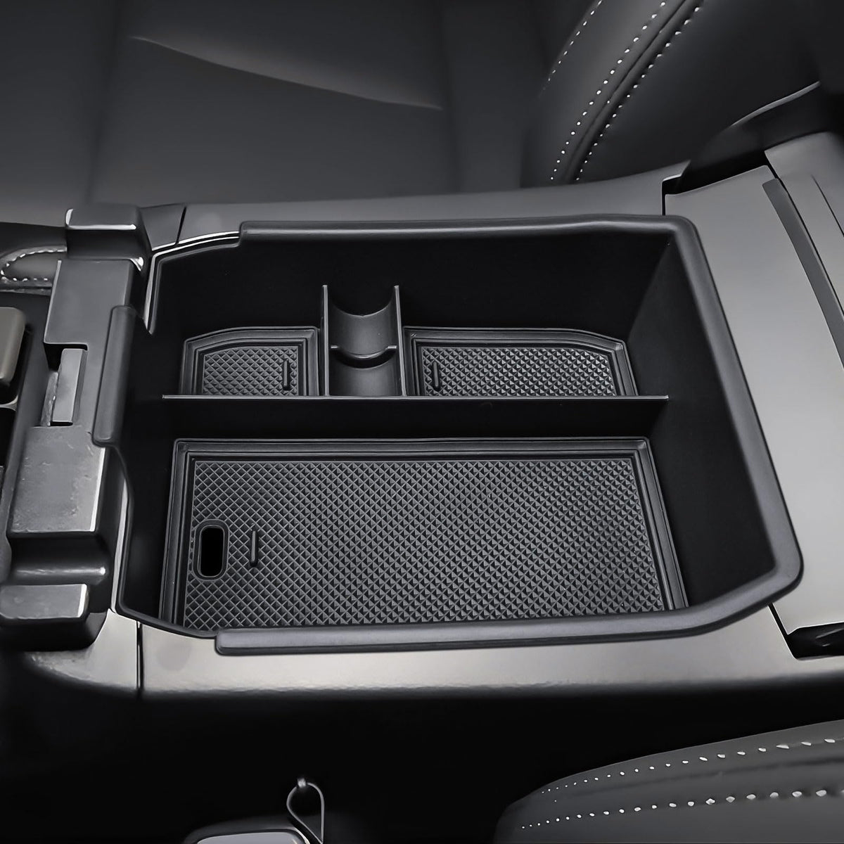 RUNROAD tray beside smartphone showing compartment size and scale