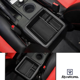 RUNROAD top-down view showing compartments organizing phone and coins