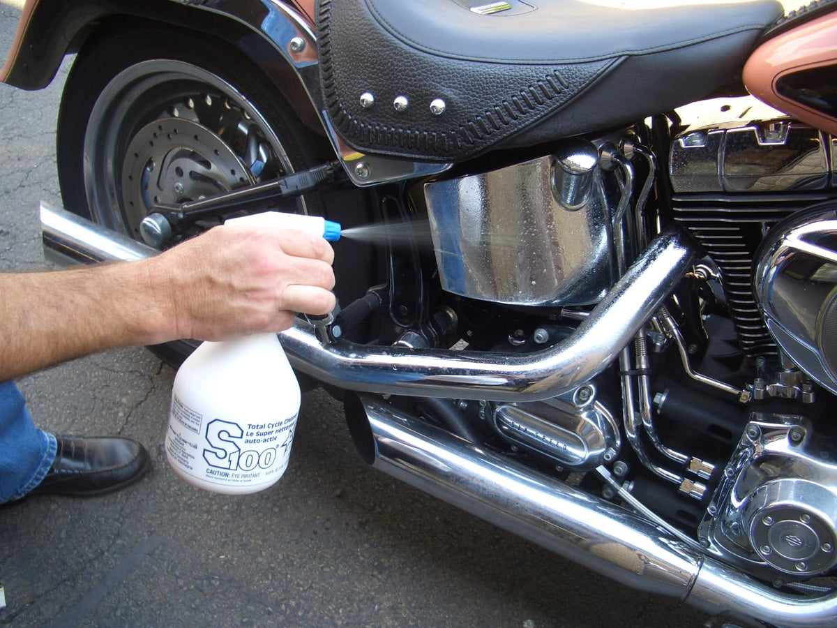 S S100 spray nozzle closeup demonstrating easy application and spray coverage