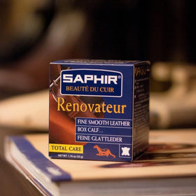 SAPHIR Renovateur close-up of cream texture, showing smooth beeswax-mink formulation benefit