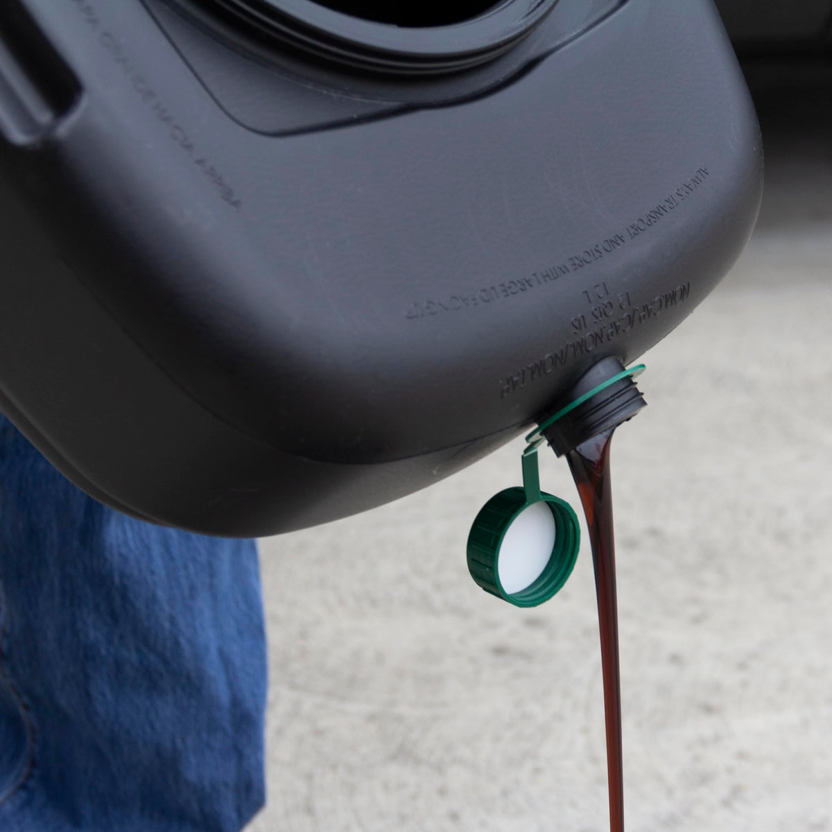 Scepter pan next to common objects showing 12‑quart capacity and compact size