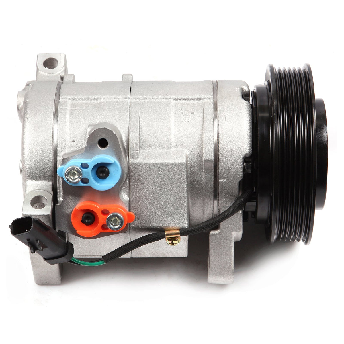 SCITOO compressor in garage with mechanic showing professional installation benefit