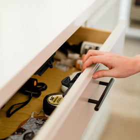 SENENQU latch open and closed demonstrating reliable grabber action benefit