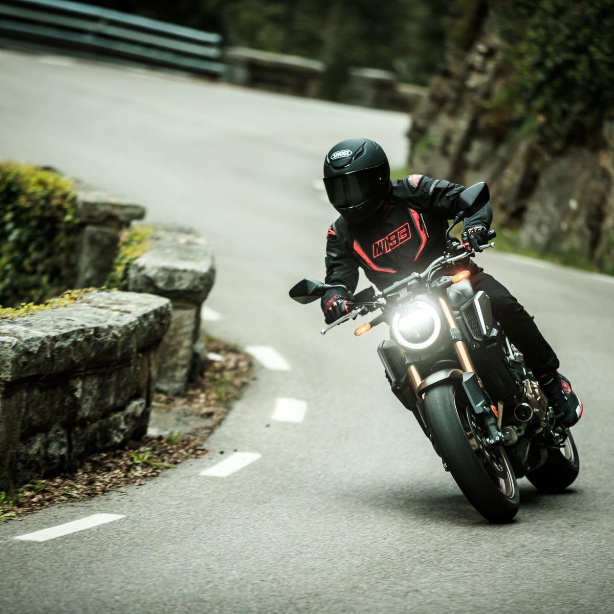 Shoei RF-1400 next to helmet bag showing compact, travel-friendly sizing